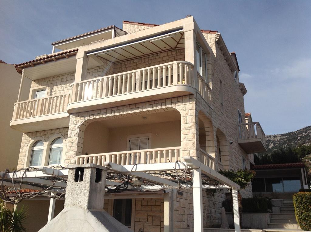 Apartmani Roberta Bol Exterior foto