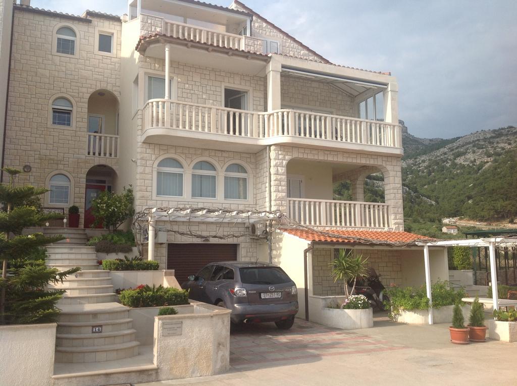 Apartmani Roberta Bol Exterior foto