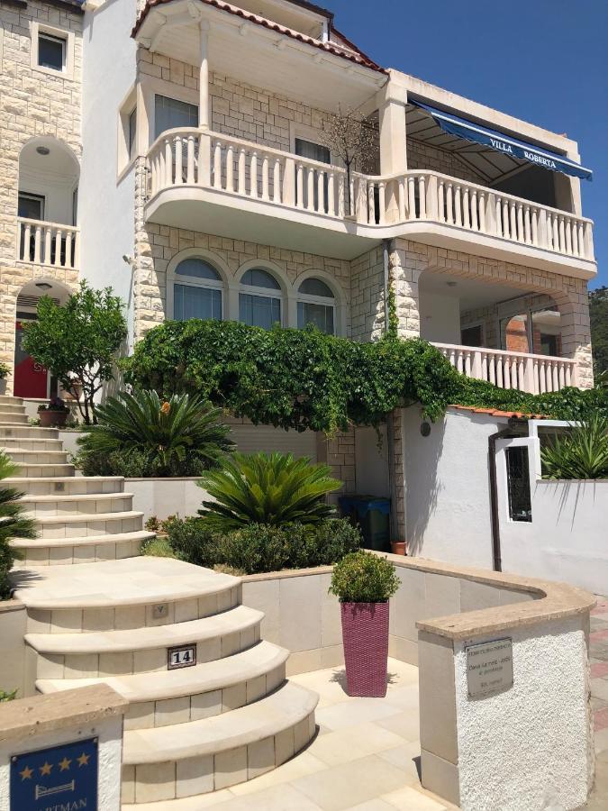 Apartmani Roberta Bol Exterior foto