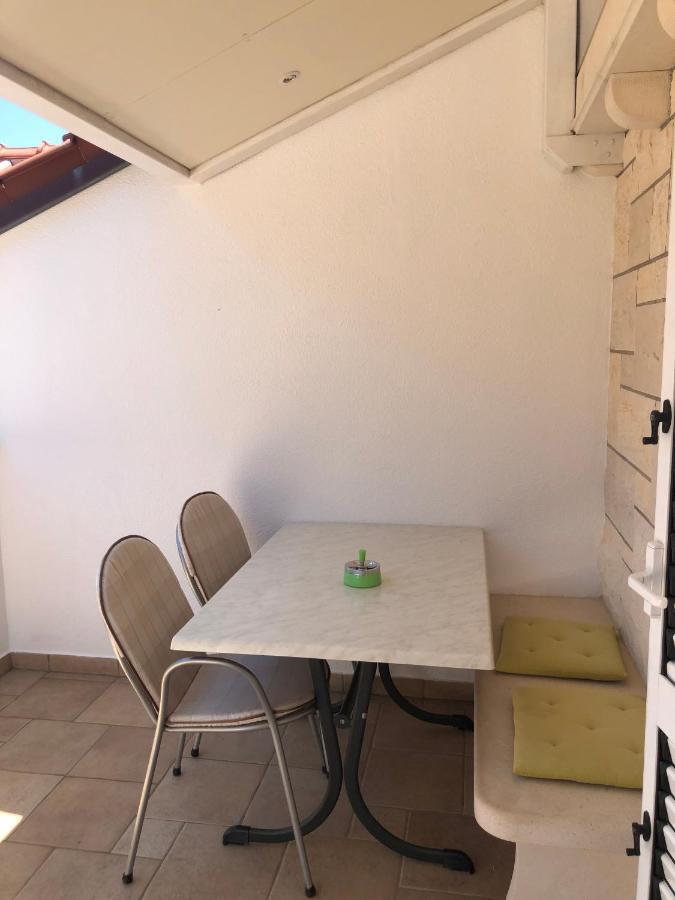 Apartmani Roberta Bol Exterior foto