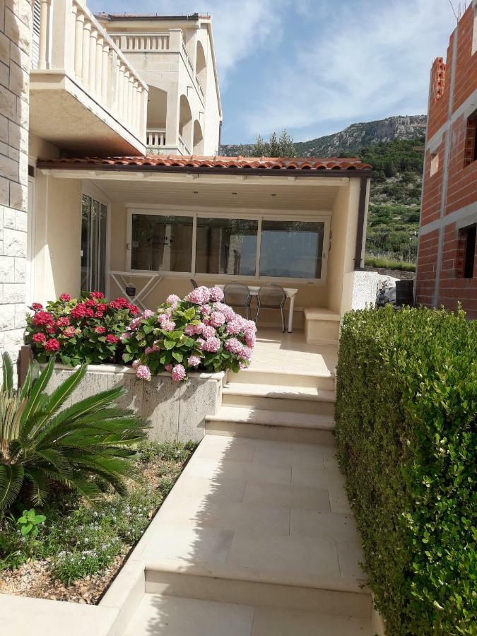 Apartmani Roberta Bol Exterior foto