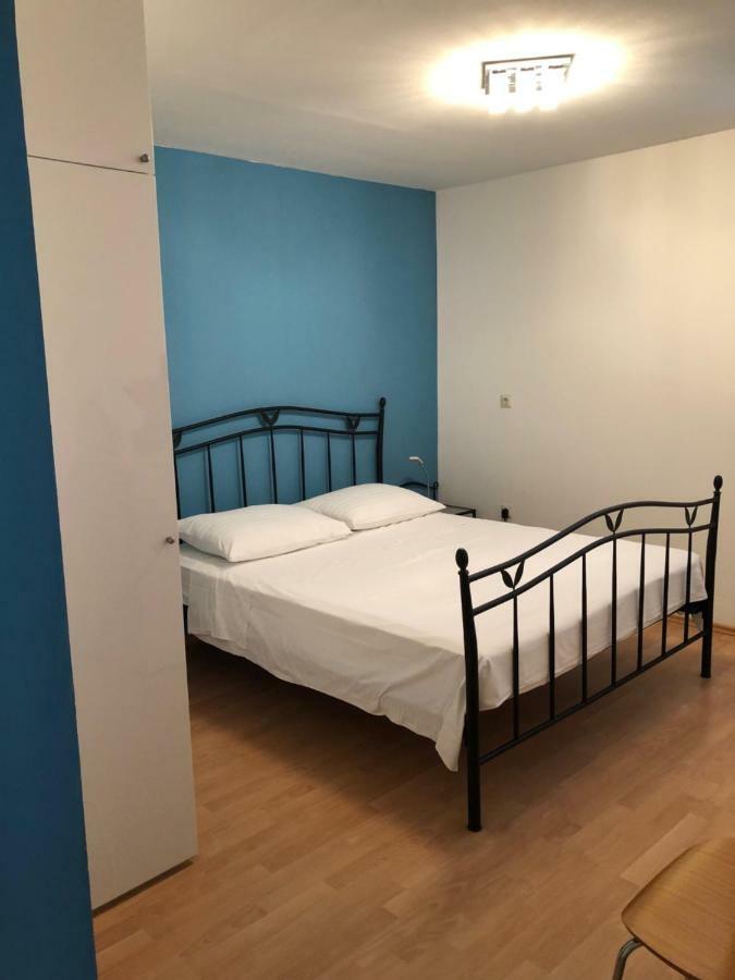 Apartmani Roberta Bol Exterior foto
