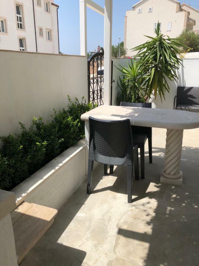 Apartmani Roberta Bol Exterior foto