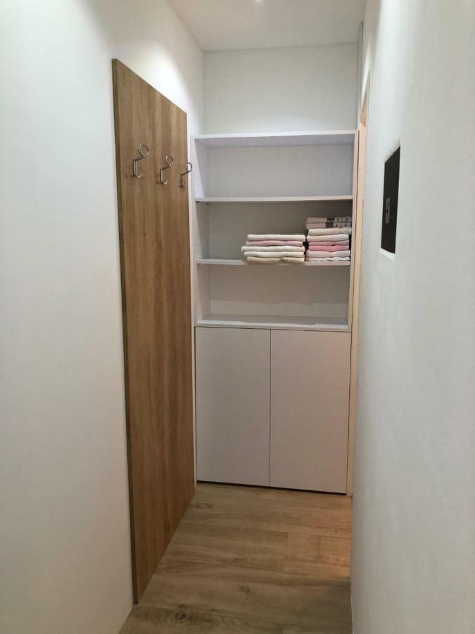Apartmani Roberta Bol Exterior foto