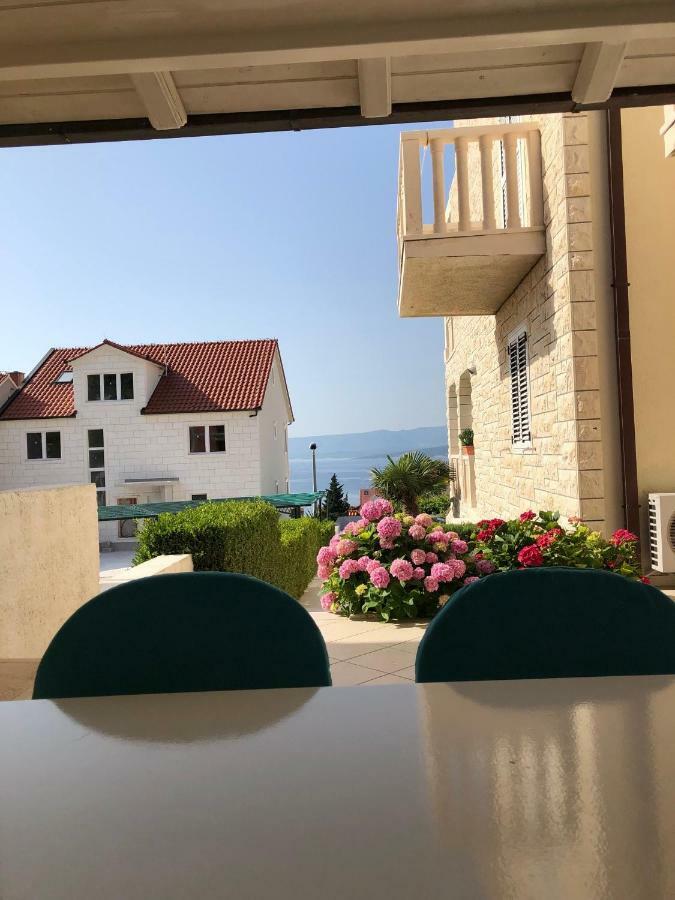 Apartmani Roberta Bol Exterior foto