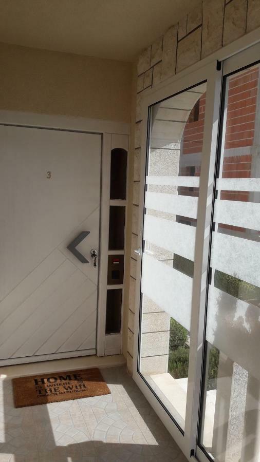 Apartmani Roberta Bol Exterior foto