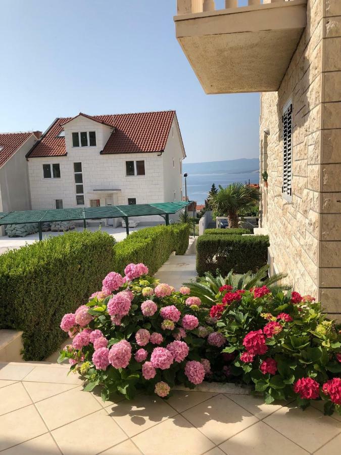 Apartmani Roberta Bol Exterior foto
