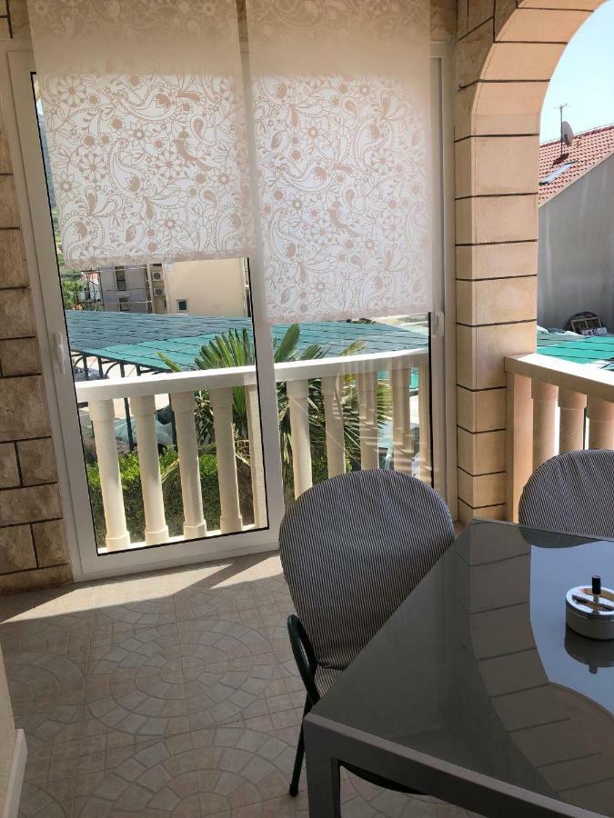 Apartmani Roberta Bol Exterior foto